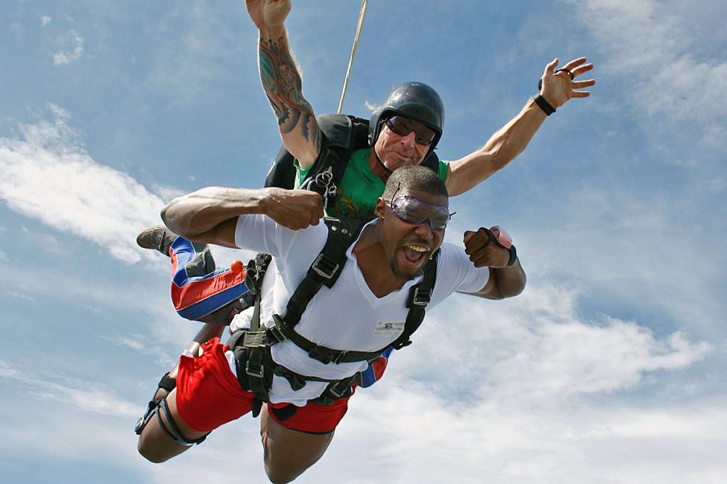 Andrew Bynum skydiving